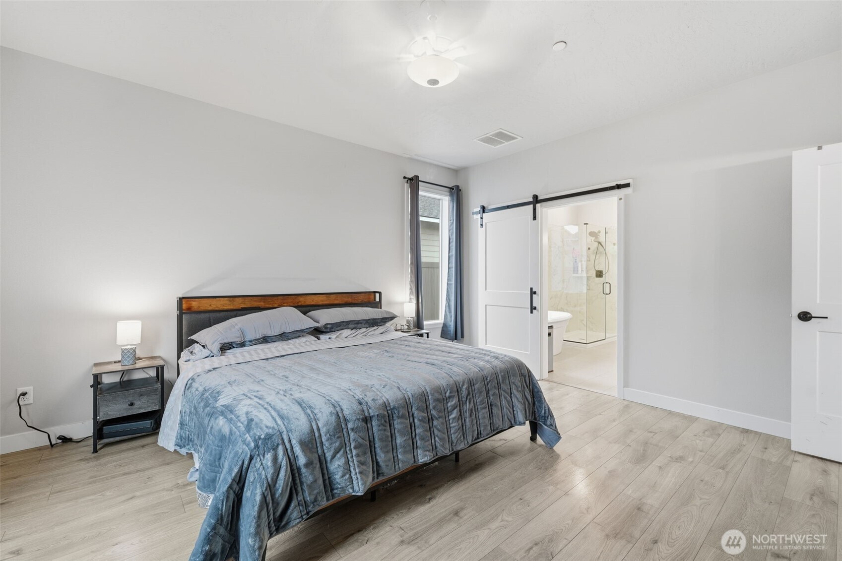 2572 Clark Ridge Drive Richland, WA 99352 - Photo 9 of 18 a bedroom with a bed and a closet