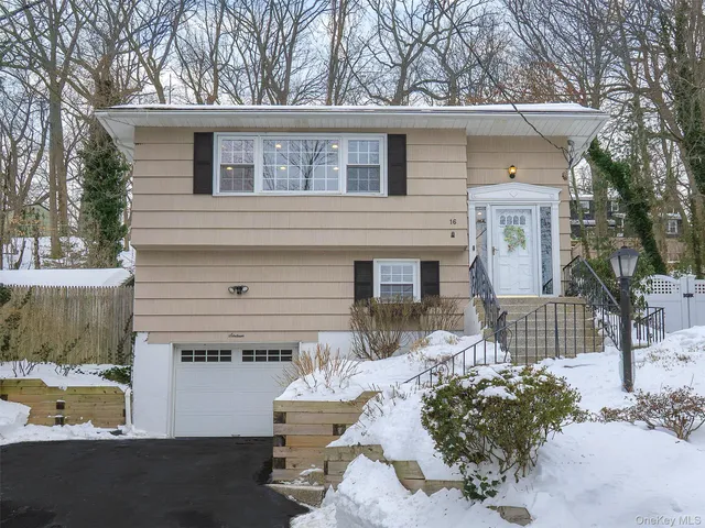 $898,000 | 16 Underhill Road, Glen Head, NY 11545