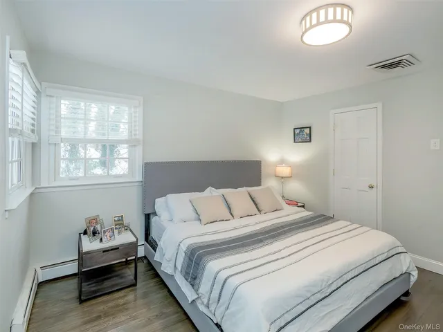 $898,000 | 16 Underhill Road, Glen Head, NY 11545