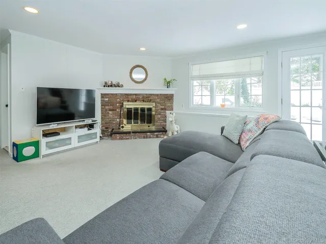 $898,000 | 16 Underhill Road, Glen Head, NY 11545