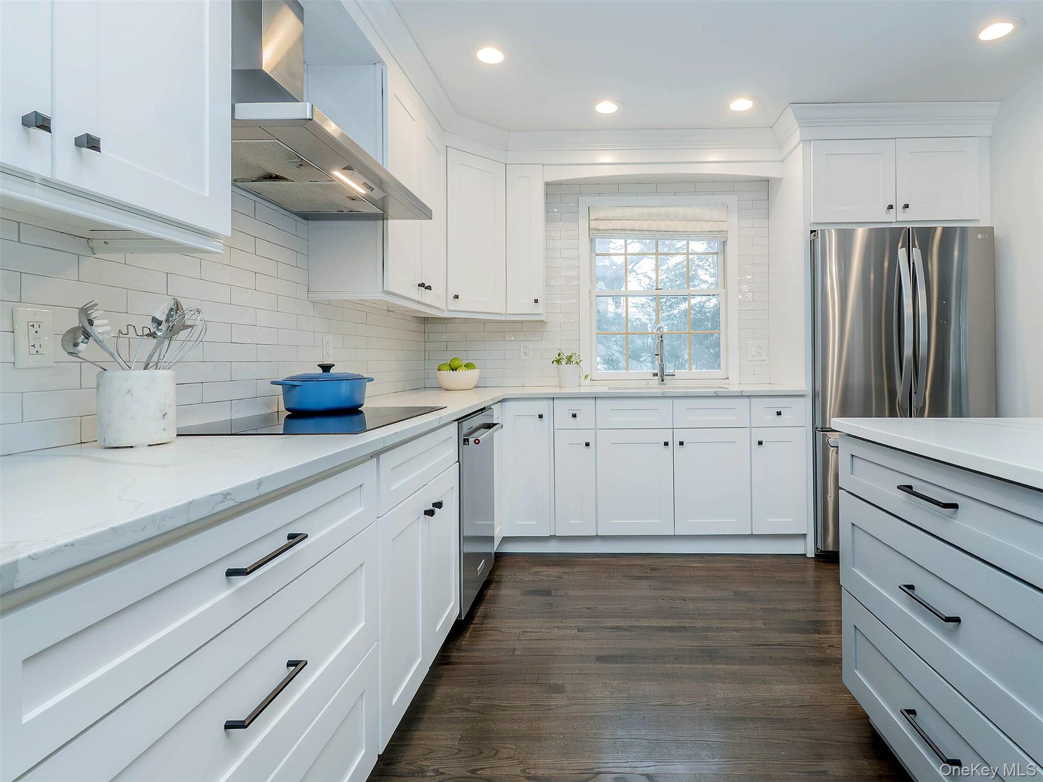 16 Underhill Road Glen Head, NY 11545 - Photo 5 of 30 Stainless steel appliances.