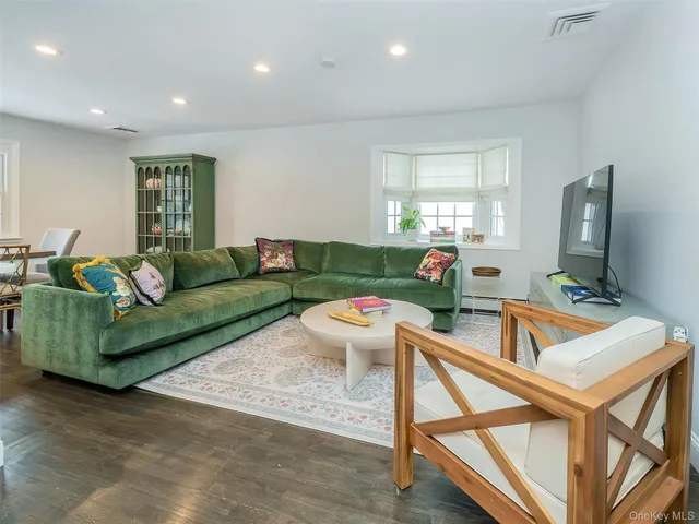 $898,000 | 16 Underhill Road, Glen Head, NY 11545