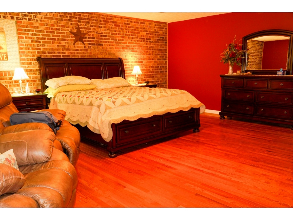 930 Shiloh Road Greeneville, TN 37745 - Photo 4 of 28 Beautiful Brick Accent Wall