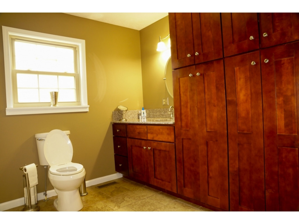 930 Shiloh Road Greeneville, TN 37745 - Photo 6 of 28 Master Bathroom