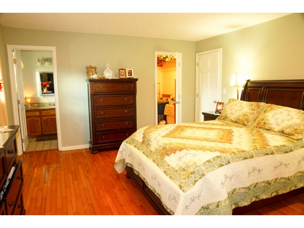 930 Shiloh Road Greeneville, TN 37745 - Photo 8 of 28 InLaw Suite w Walk In Closet
