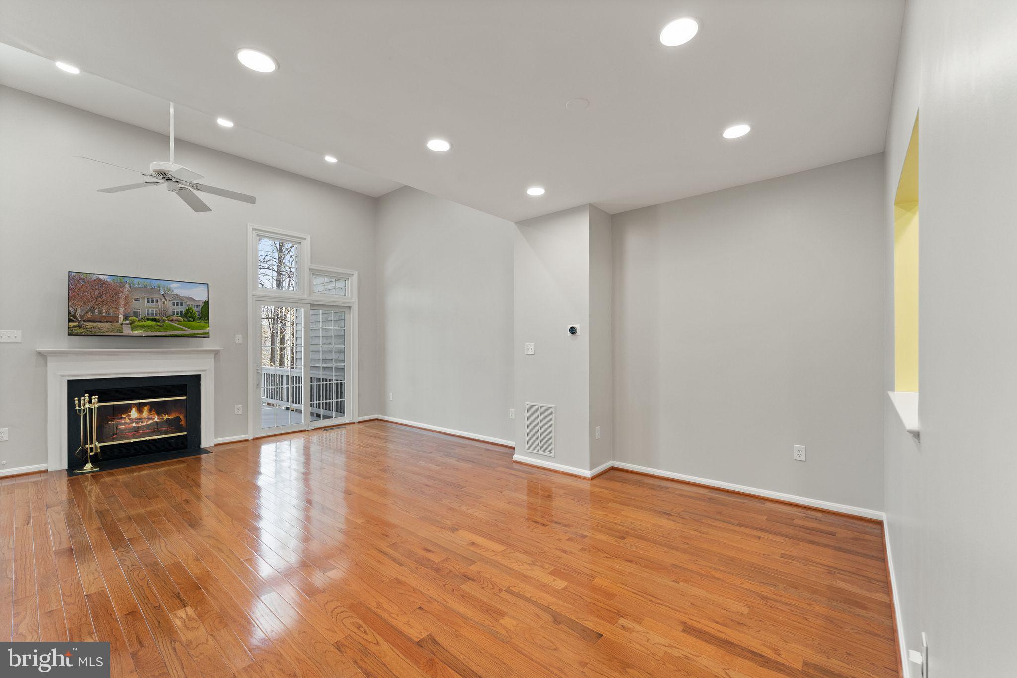 1227 Weatherstone Court Reston, VA 20194 - Photo 13 of 70 Living Room