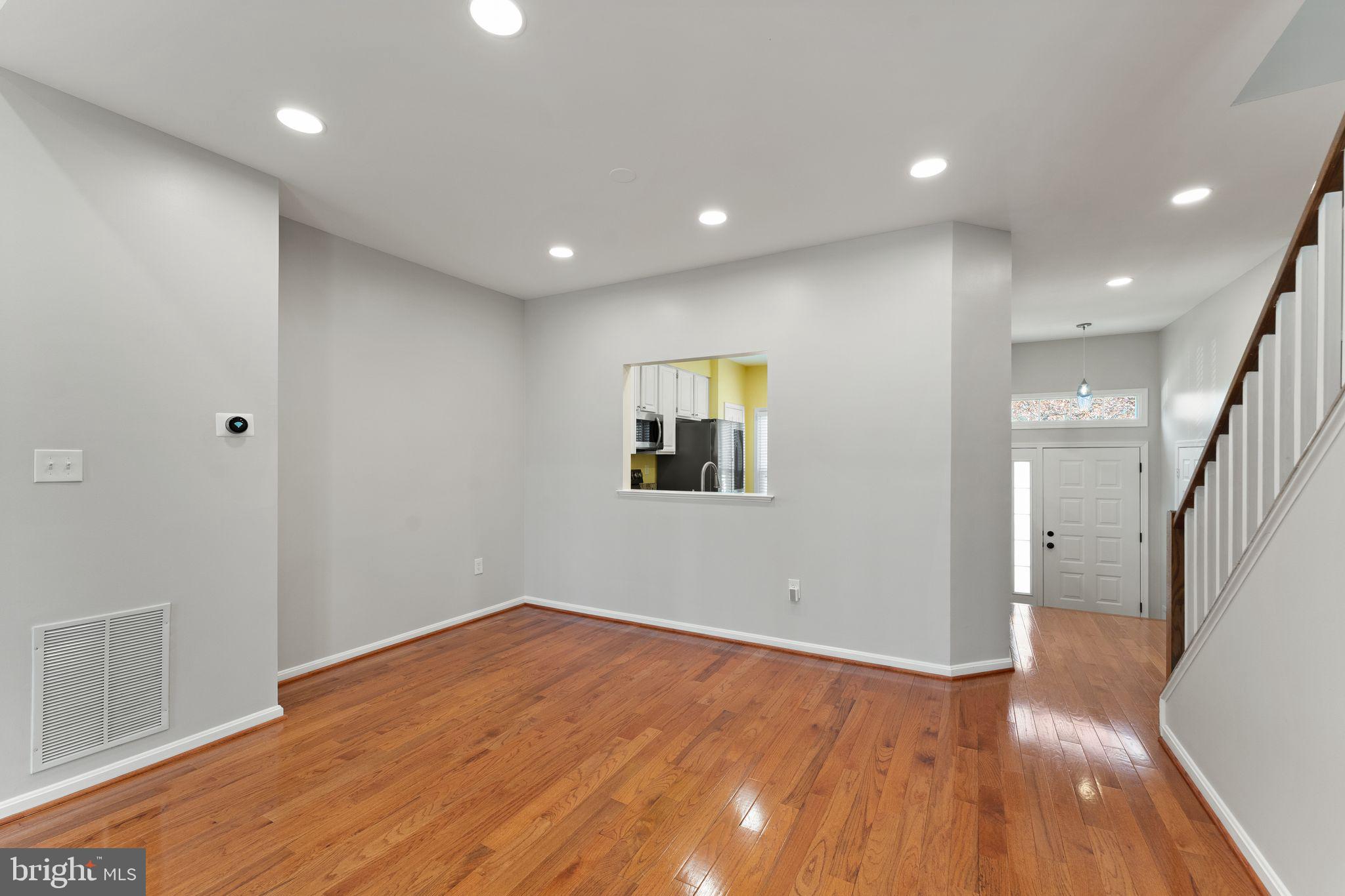1227 Weatherstone Court Reston, VA 20194 - Photo 14 of 70 Living Room