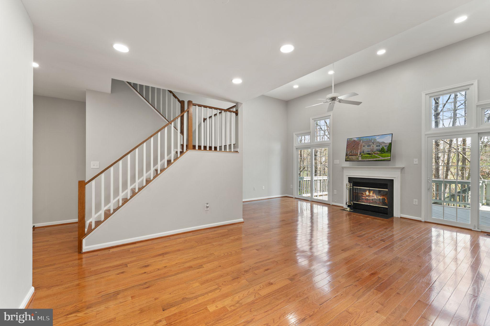 1227 Weatherstone Court Reston, VA 20194 - Photo 16 of 70 Living Room