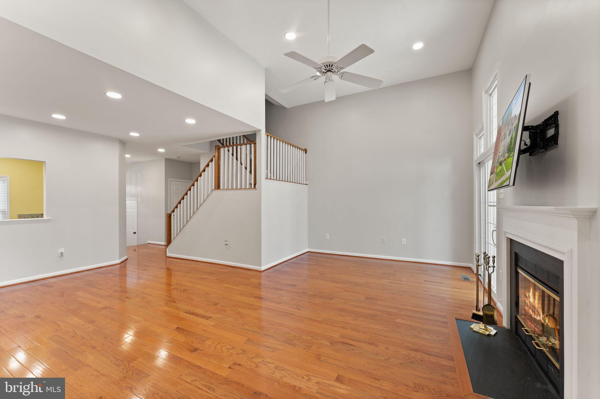 1227 Weatherstone Court Reston, VA 20194 - Photo 18 of 70 Living Room