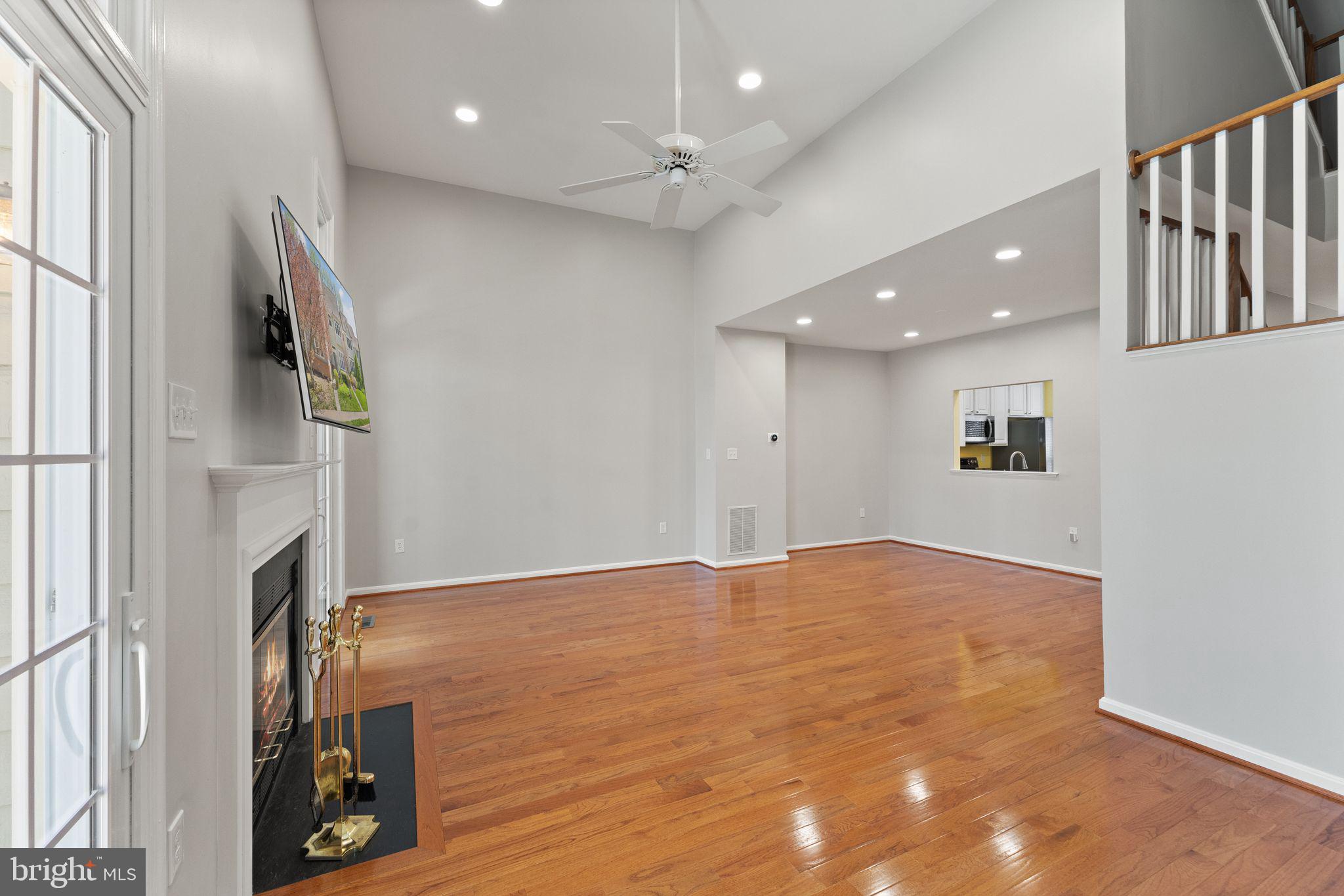 1227 Weatherstone Court Reston, VA 20194 - Photo 21 of 70 Living Room