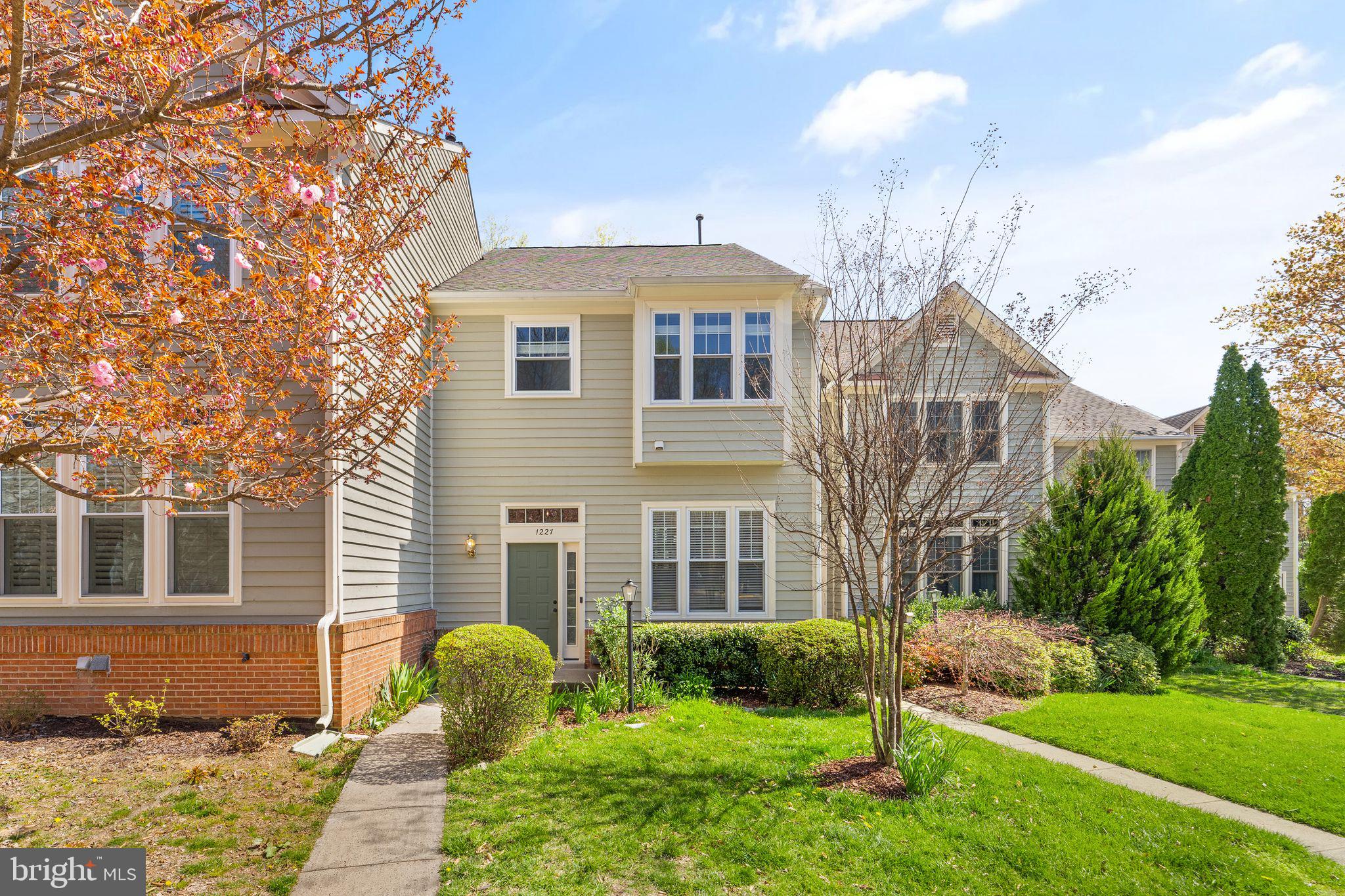 1227 Weatherstone Court Reston, VA 20194 - Photo 4 of 70 Exterior Front