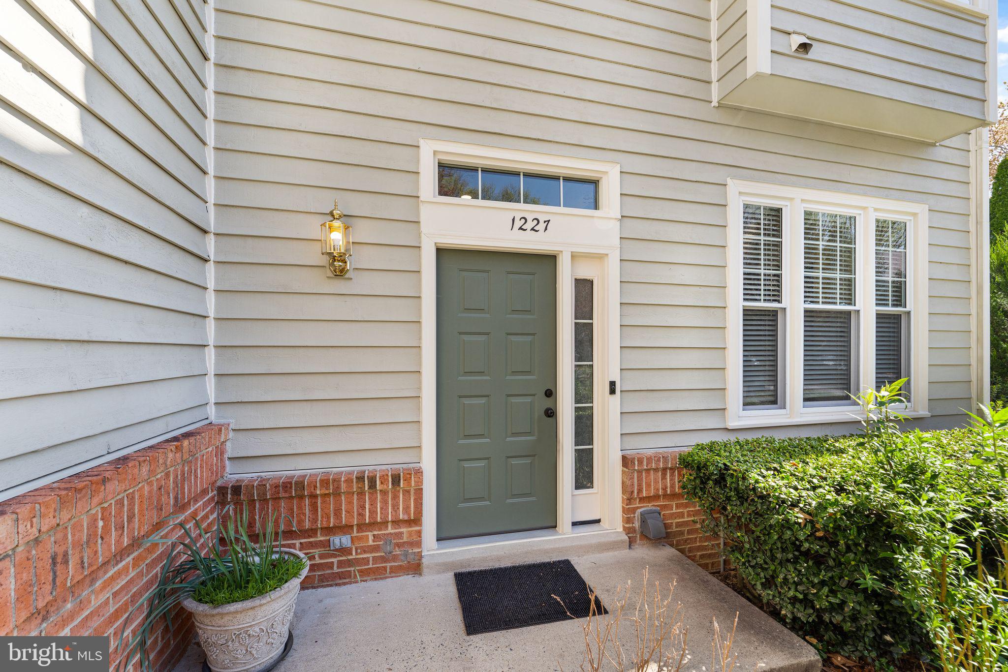 1227 Weatherstone Court Reston, VA 20194 - Photo 5 of 70 Exterior Front