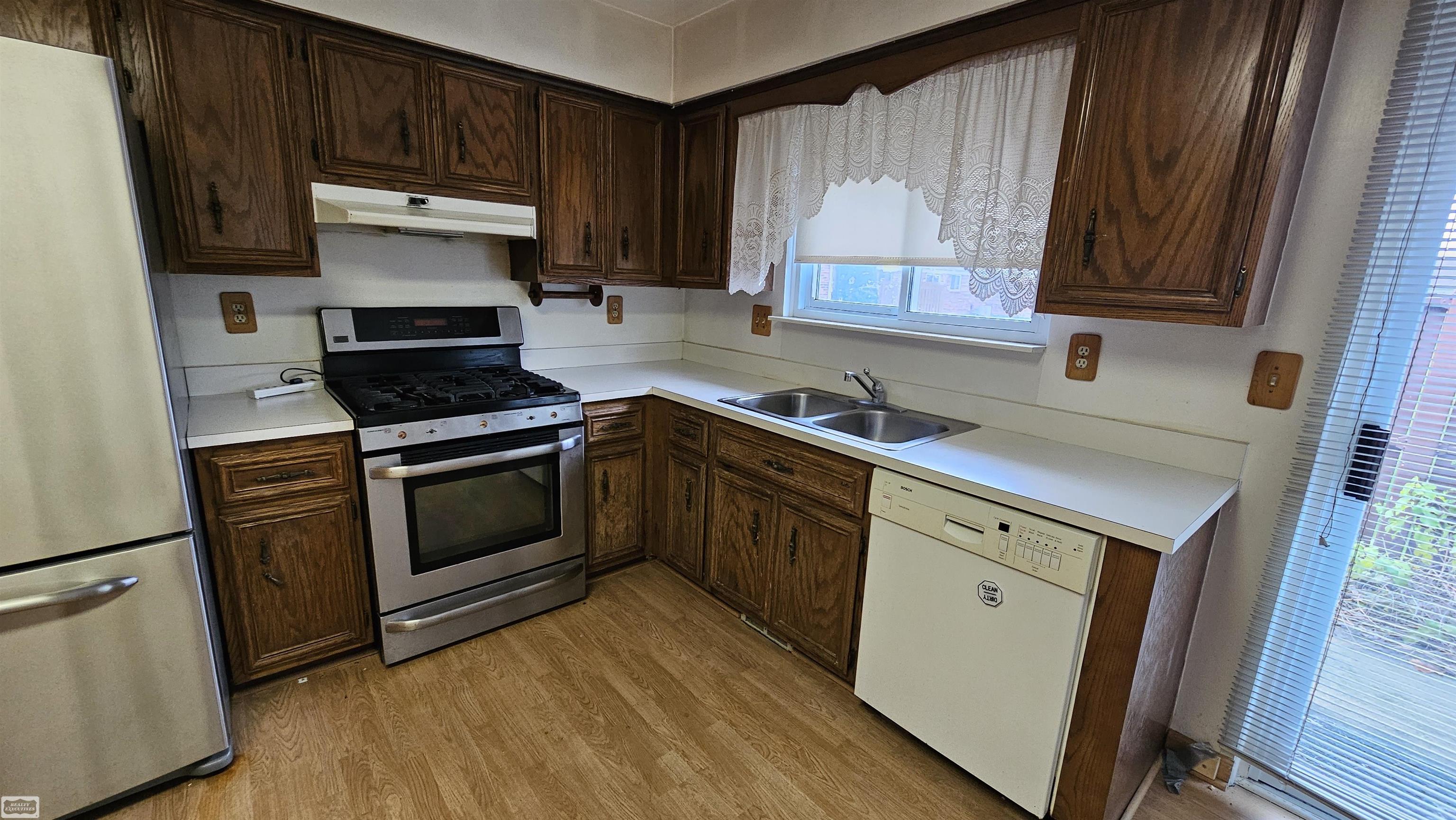 8744 Phoenix Court Warren, MI 48093 - Photo 6 of 21