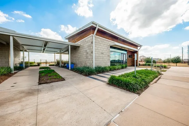 a view of a house with a yard and large tree