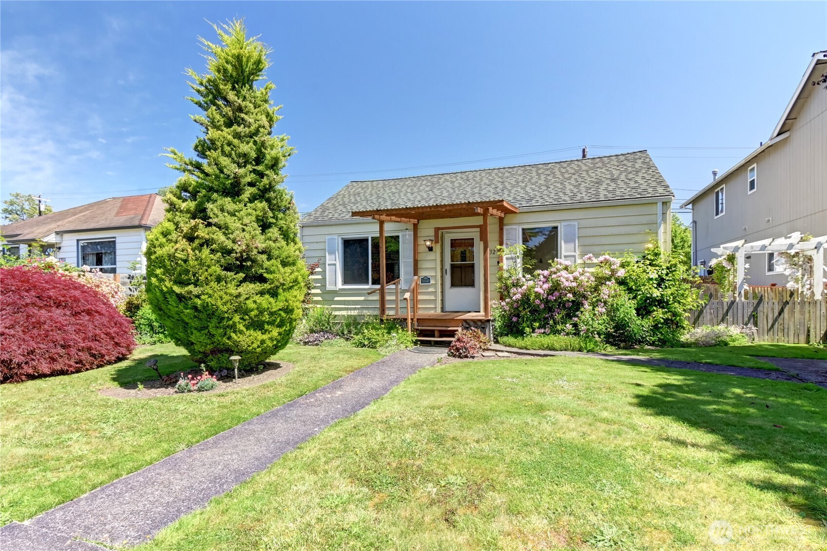 1327 Maple Street Everett, WA 98201 - Photo 3 of 31