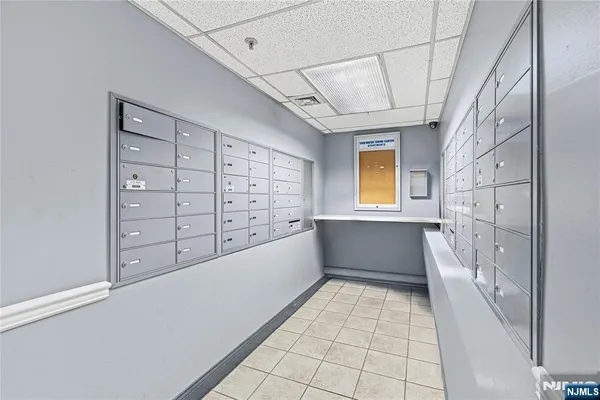 $2,700 | 905 River Road, Unit 204, Edgewater, NJ 07020