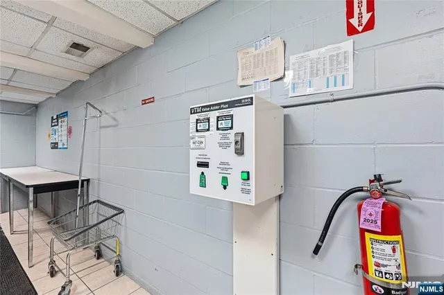 $2,700 | 905 River Road, Unit 204, Edgewater, NJ 07020