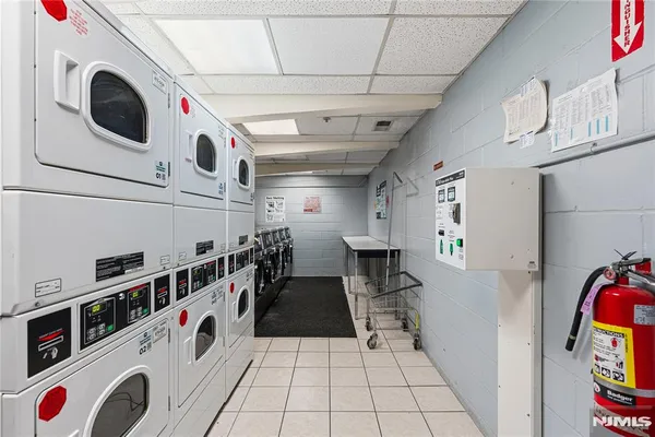 $2,700 | 905 River Road, Unit 204, Edgewater, NJ 07020