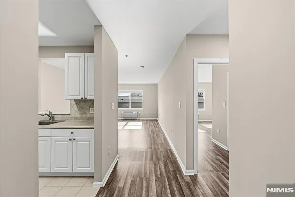 $2,700 | 905 River Road, Unit 204, Edgewater, NJ 07020