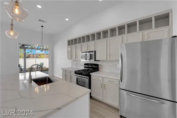 $2,400 | 3014 Paseo Hills Way, Henderson, NV 89052