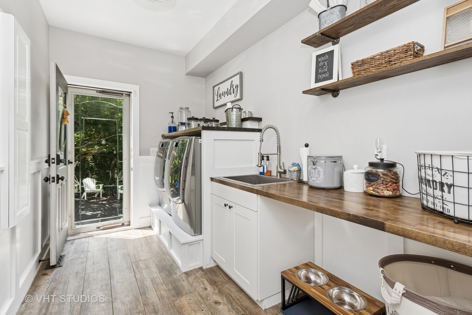 5609 Farmbrook Lane Crystal Lake, IL 60014 - Photo 11 of 35 a kitchen with sink refrigerator and stove