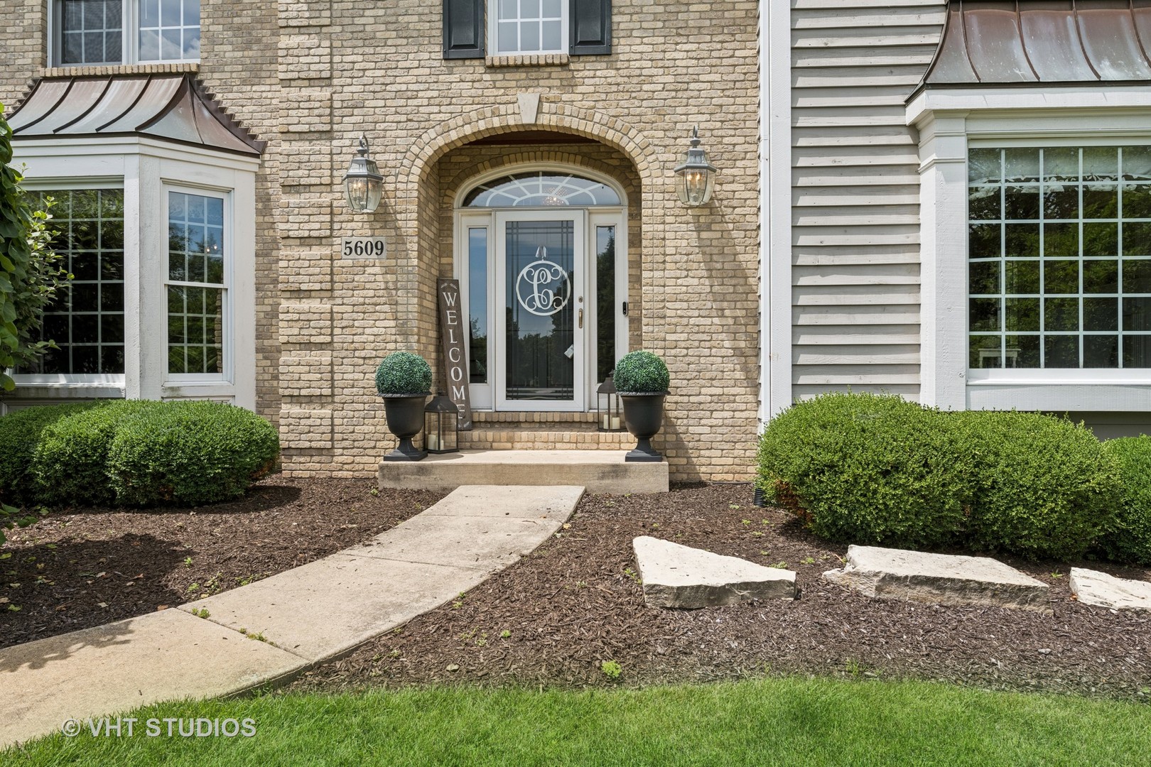 5609 Farmbrook Lane Crystal Lake, IL 60014 - Photo 2 of 35 a front view of a house with garden