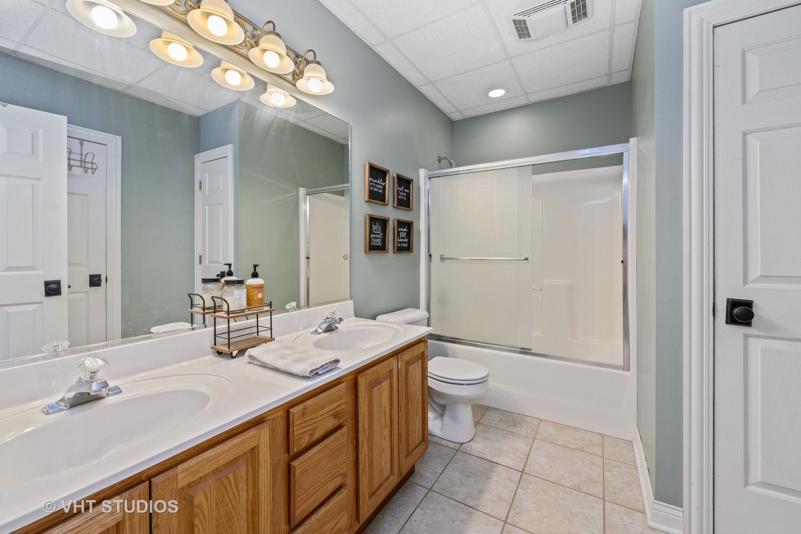 5609 Farmbrook Lane Crystal Lake, IL 60014 - Photo 25 of 35 a bathroom with a sink a toilet a mirror and shower