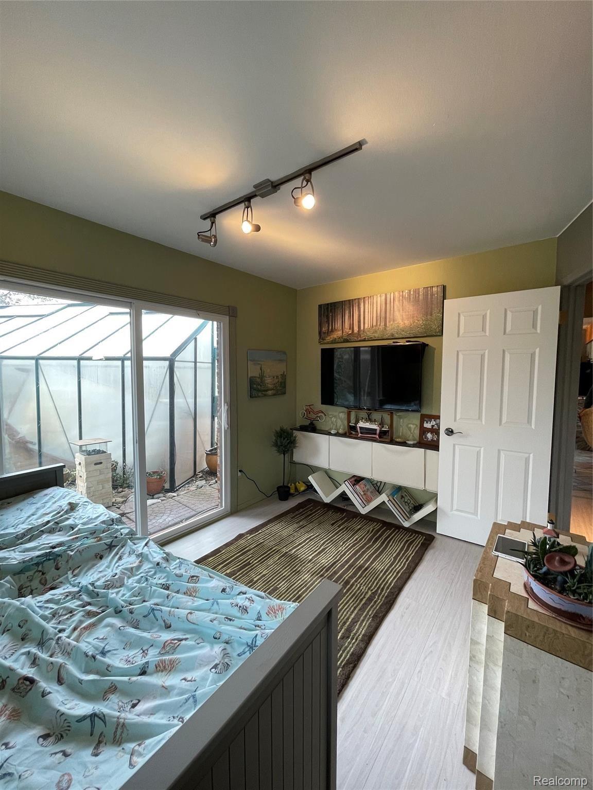 4933 Harding Street Wayne, MI 48184 - Photo 24 of 38 2E3BAD13-5B0B-43D7-8FBF-3E57662EC327.jpeg