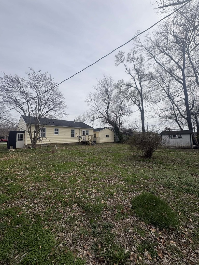 818 South Church Street Carmi, IL 62821 - Photo 2 of 21