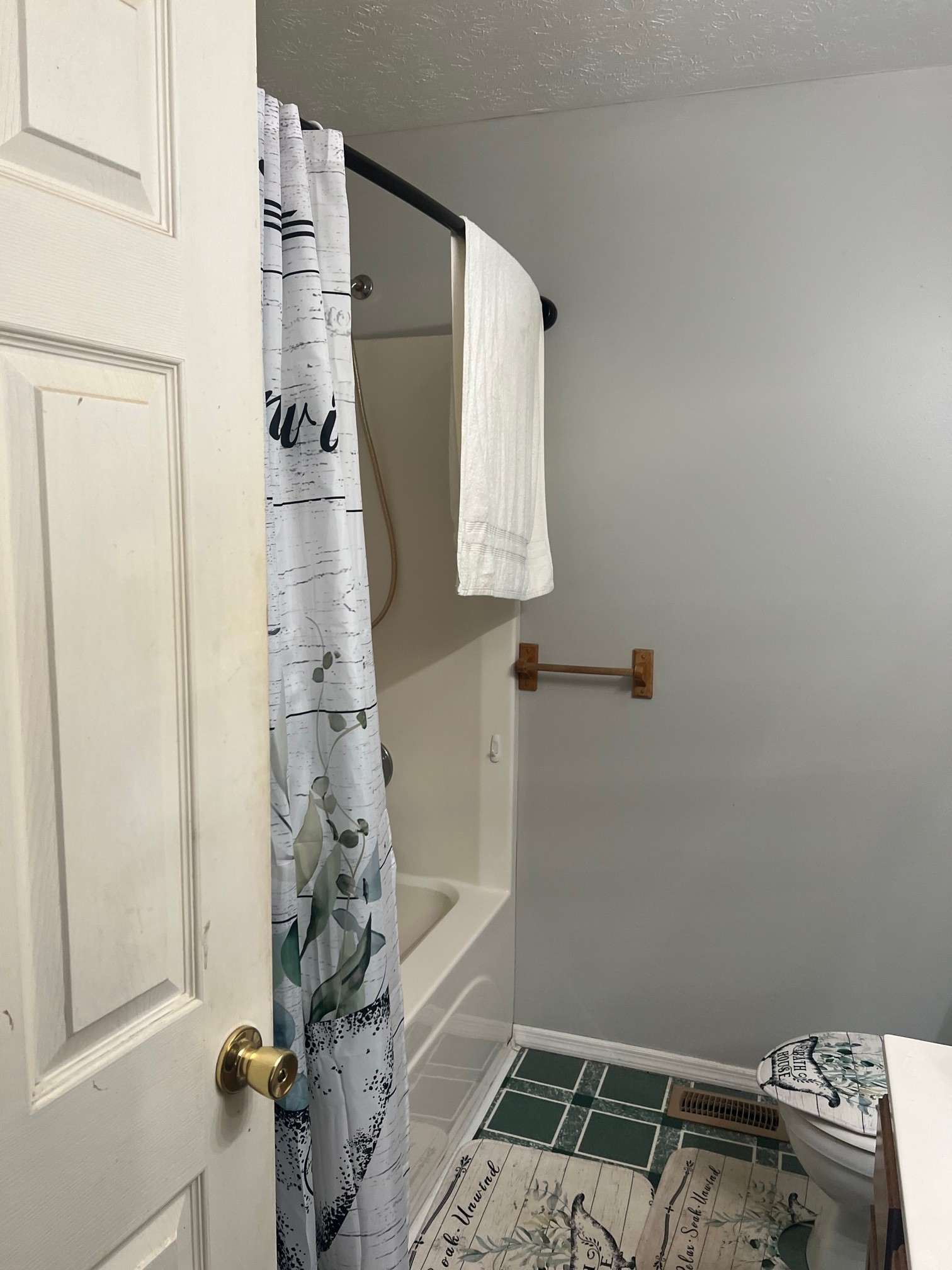 545 Austin Bottom Road Baxter, TN 38544 - Photo 20 of 24 a bathroom with a shower and a sink