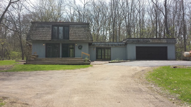 631 East Park Road Oregon, IL 61061 - Photo 1 of 17 front view of a house with a yard
