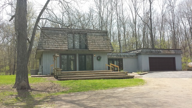 631 East Park Road Oregon, IL 61061 - Photo 5 of 17 a view of a house with a garden