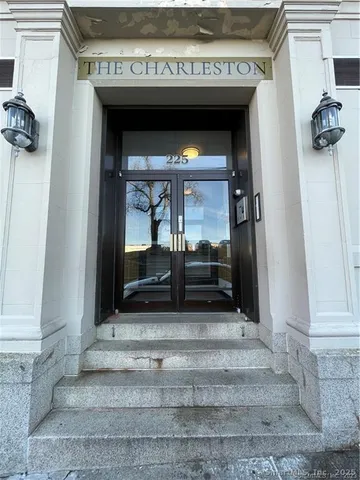 $1,800 | 213 Golden Hill Street, Unit 6D, Bridgeport, CT 06604