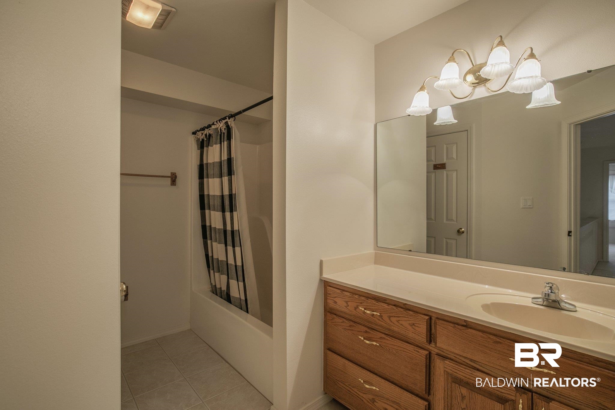 9404 Soldier Creek Road Lillian, AL 36549 - Photo 39 of 49 2nd Bathroom