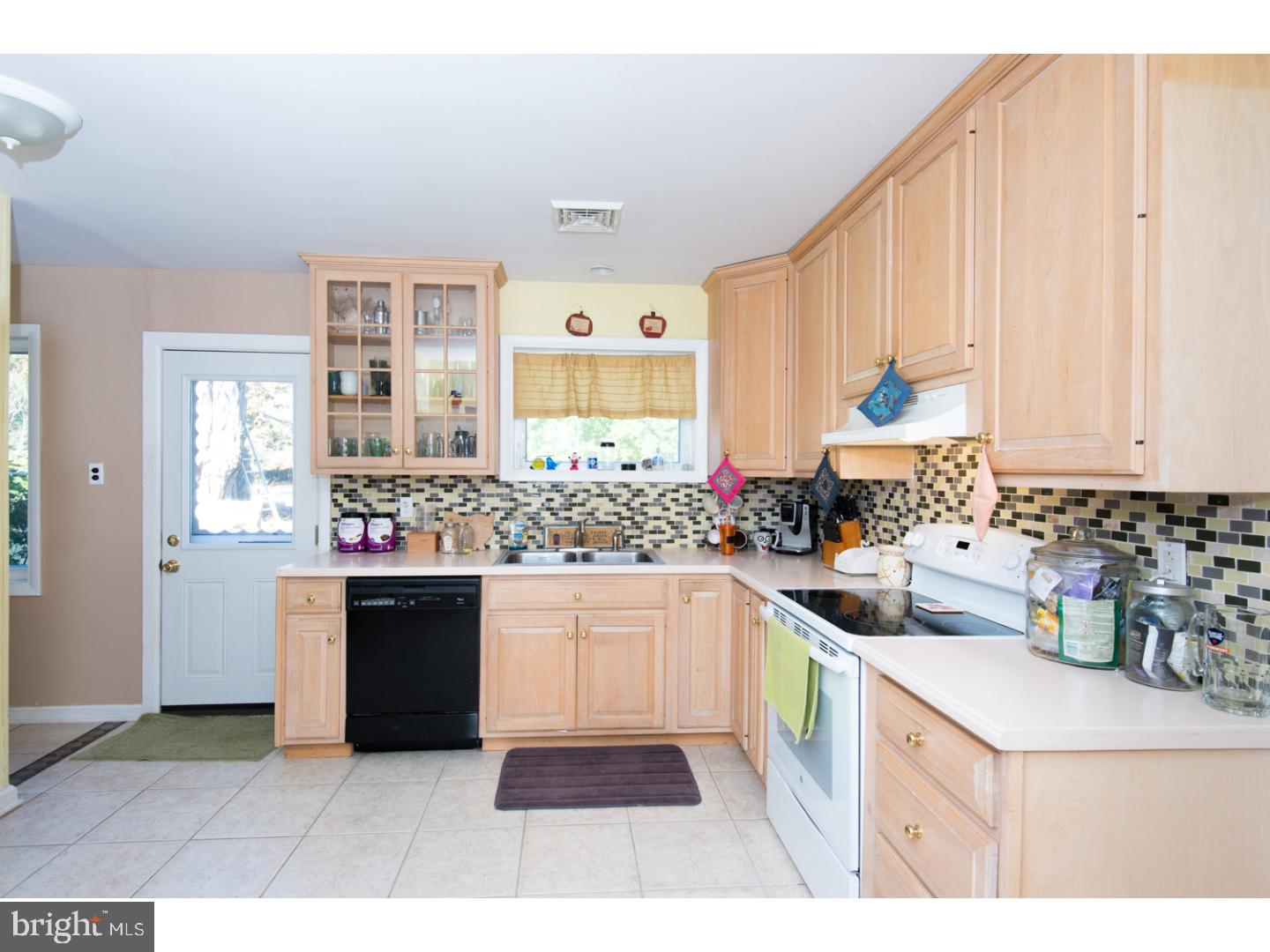 245 Lenni Road Media, PA 19063 - Photo 6 of 25 Kitchen