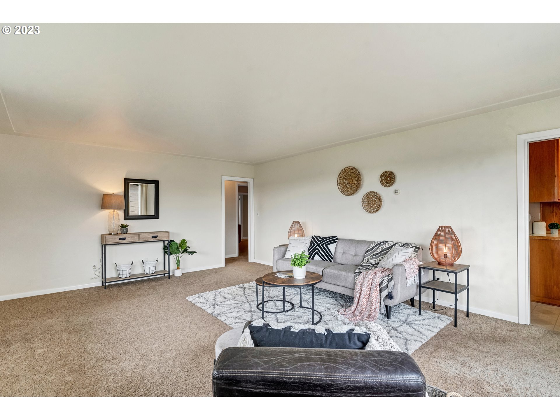 11481 Shaff Road Southeast Aumsville, OR 97325 - Photo 4 of 32 a living room with furniture and wooden floor