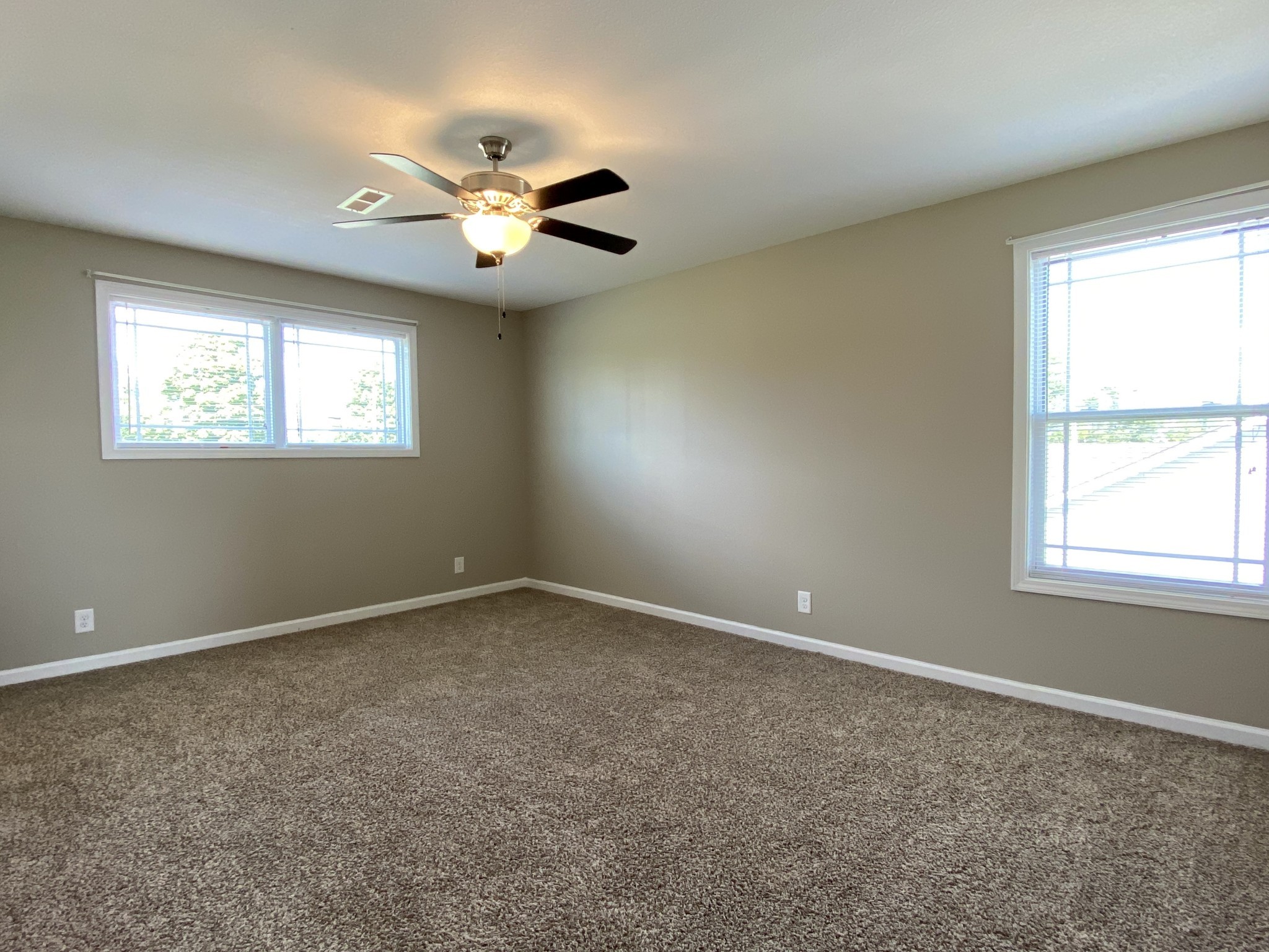 951 Hugh Hunter Road Oak Grove, KY 42262 - Photo 18 of 35 an empty room with windows and fan