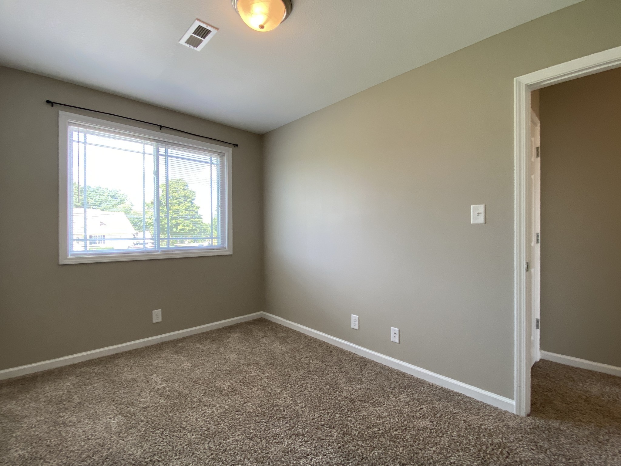 951 Hugh Hunter Road Oak Grove, KY 42262 - Photo 31 of 35 an empty room with windows