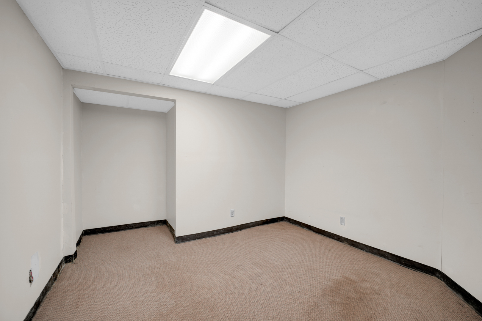 6045 South Peoria Street Chicago, IL 60621 - Photo 13 of 25 a view of an empty room