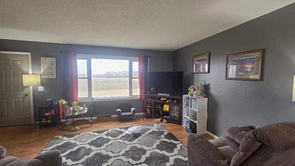 $335,000 | 16404 440th Avenue, Morris, MN 56267