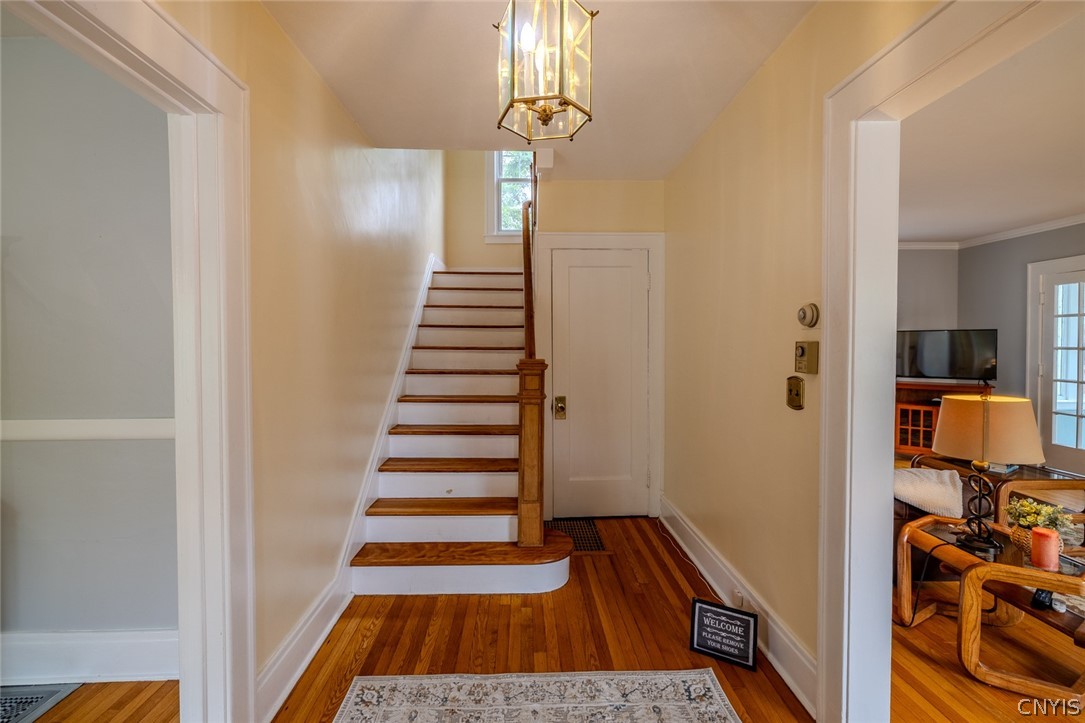 216 Hampton Road Syracuse, NY 13203 - Photo 4 of 40 Foyer