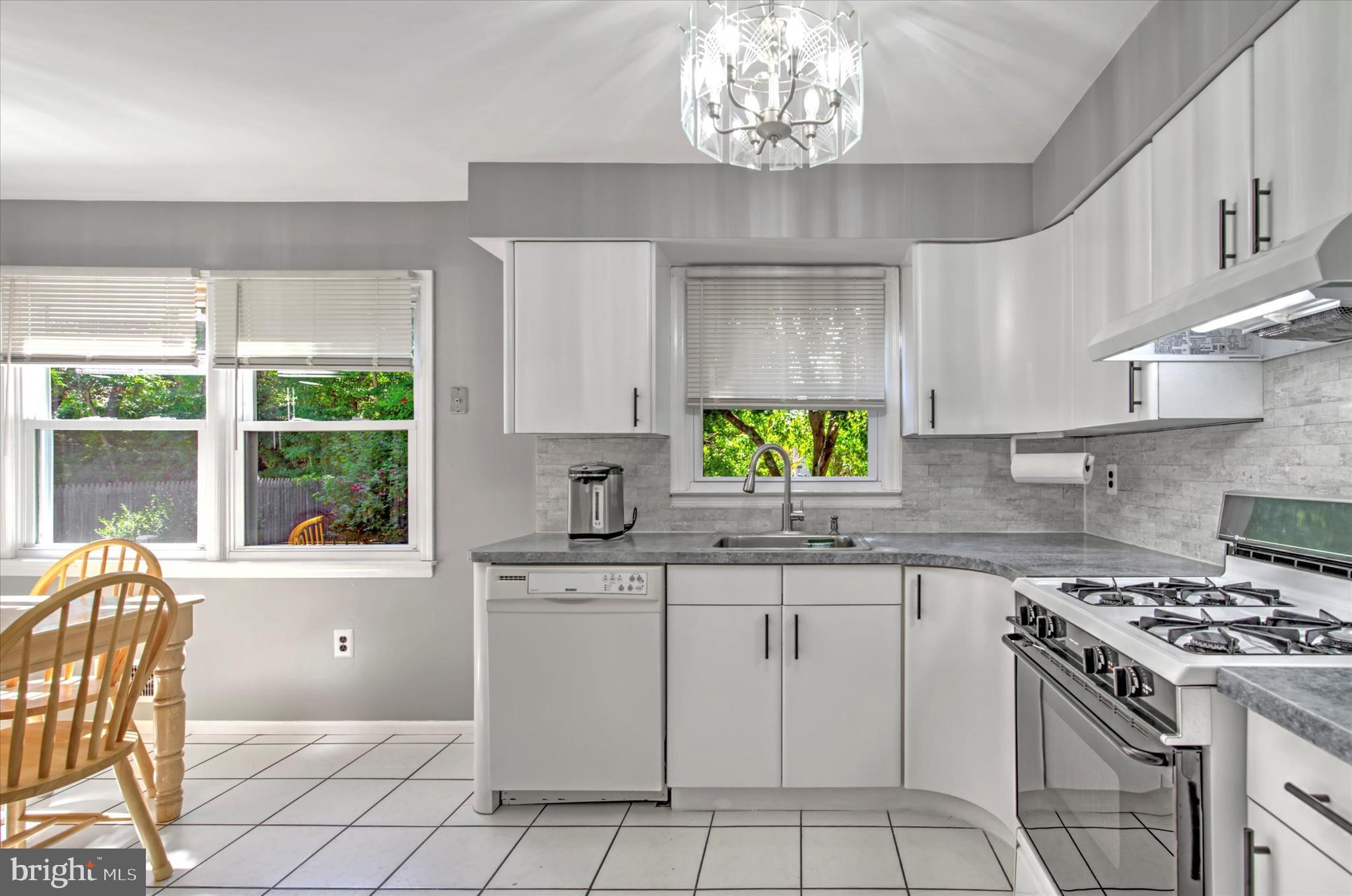 28 Tally Road Hamilton, NJ 08619 - Photo 16 of 36