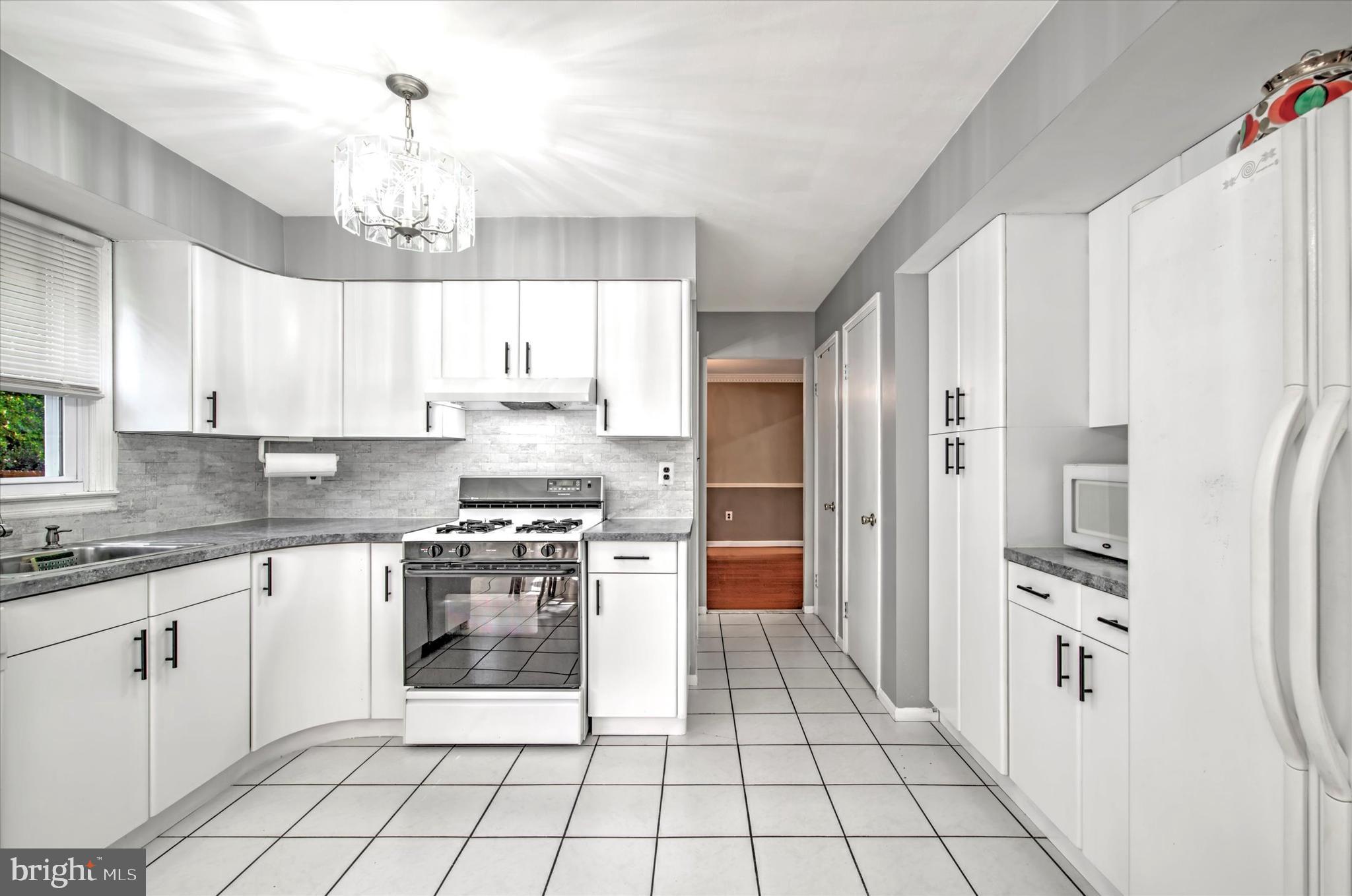 28 Tally Road Hamilton, NJ 08619 - Photo 18 of 36