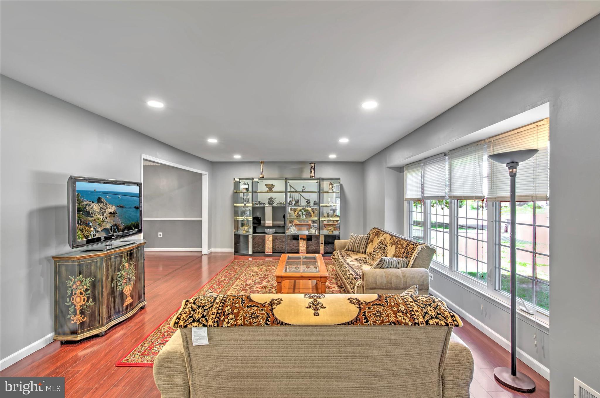 28 Tally Road Hamilton, NJ 08619 - Photo 6 of 36