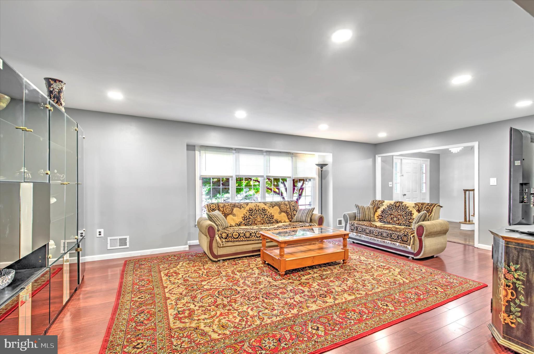 28 Tally Road Hamilton, NJ 08619 - Photo 8 of 36