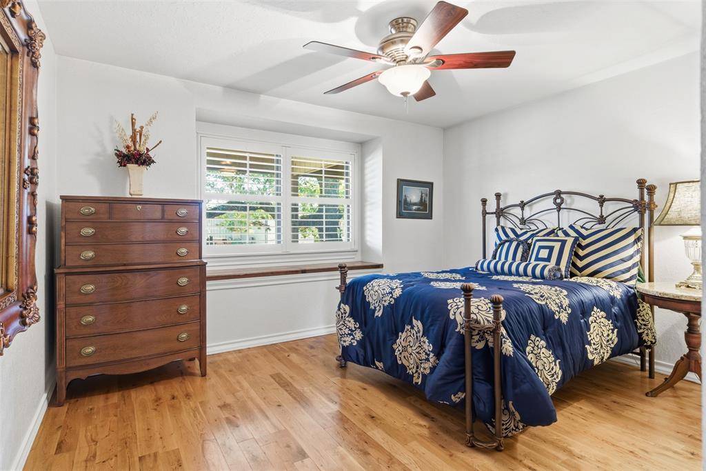 116 Cromeans Street Jacksboro, TX 76458 - Photo 14 of 32 a bedroom with a bed and a window