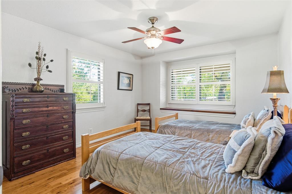 116 Cromeans Street Jacksboro, TX 76458 - Photo 16 of 32 a bedroom with a bed and a dresser