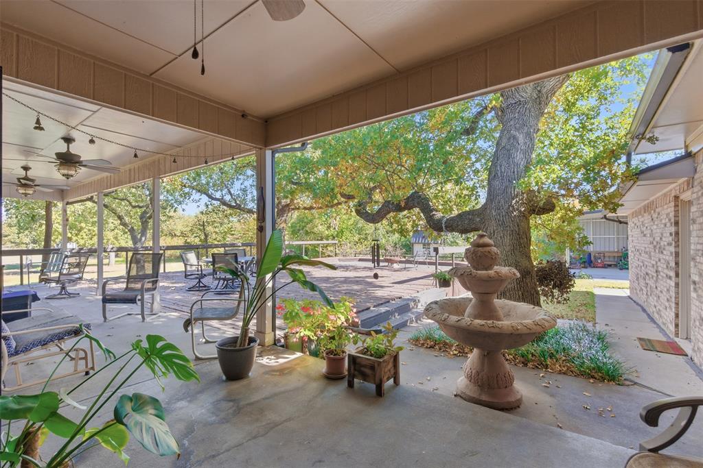 116 Cromeans Street Jacksboro, TX 76458 - Photo 23 of 32 a living room with patio furniture and a potted plant