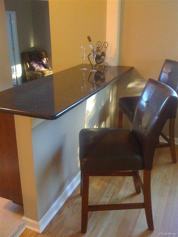 5173 Sashabaw Road Clarkston, MI 48346 - Photo 4 of 11 Granite Breakfast Bar.jpg