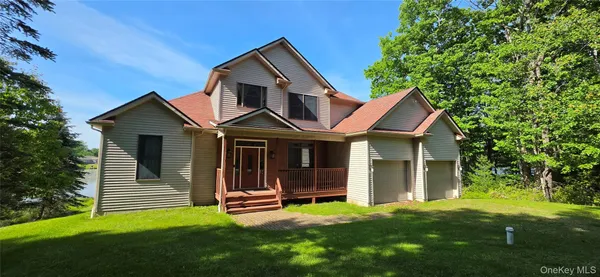 $795,000 | 9 Surrey Street, Rock Hill, NY 12775